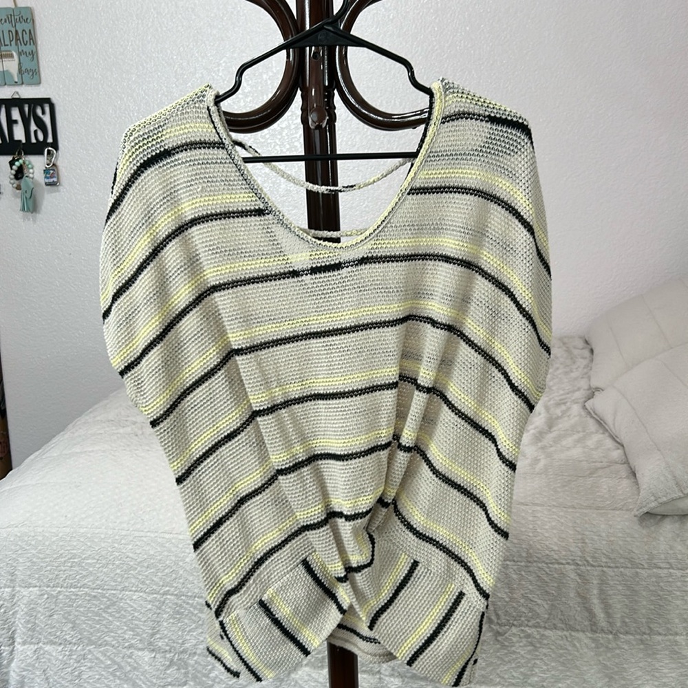 Beige yellow black top Large